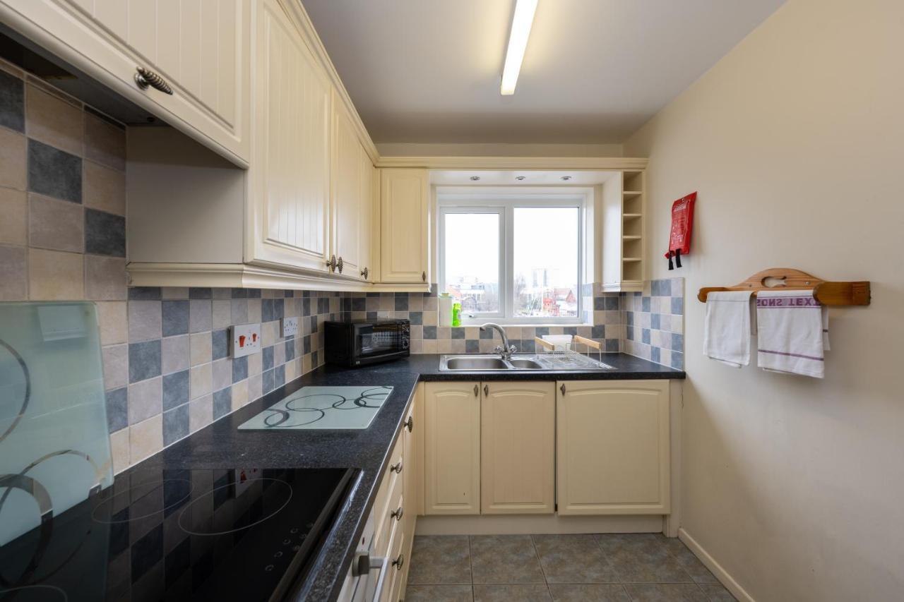 170 Ambassador House Apartment Swansea