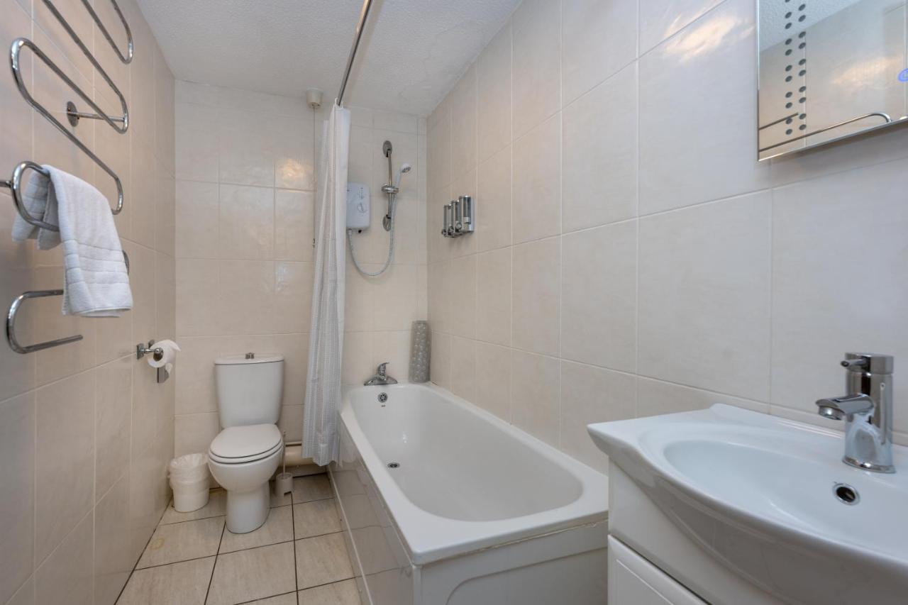 Apartment 170 Ambassador House *